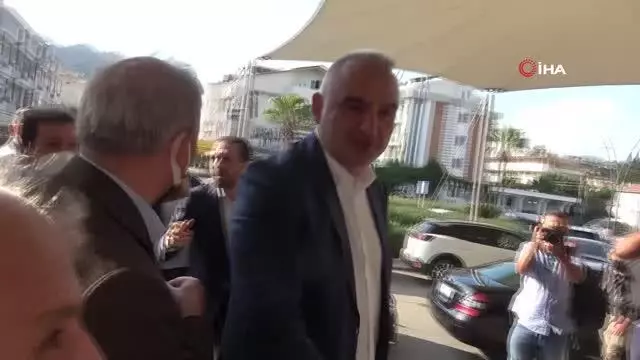 Kültür ve Turizm Bakanı Ersoy, Marmaris'te turizmciler ile bir araya geldi
