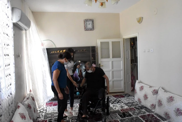Mardin Büyükşehir Belediyesinden engelli vatandaşa akülü sandalye desteği