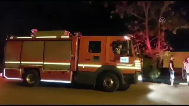 Otomobil evin çatısına düştü: 2 yaralı
