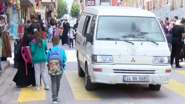 Son dakika haber! Sultangazi'de okul önlerinde kazaya davetiye