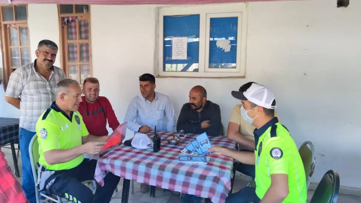 Tokat'ta traktör sürücülerine trafik eğitimi verildi