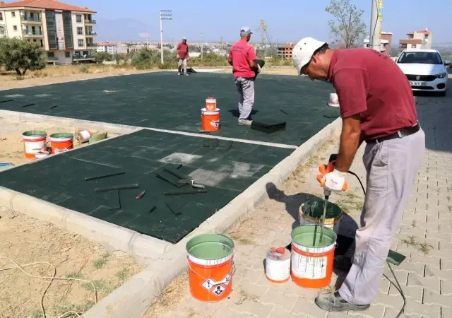 Turgutlu Belediyesi ekipleri kentin birçok noktasında çalışmalarına devam ediyor