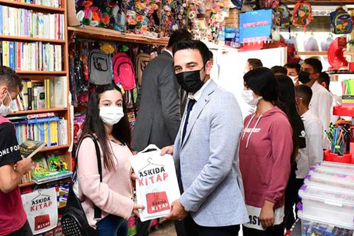Van'ın Çatak Kaymakamlığı, 'Askıda kitap' projesi ile öğrencileri ücretsiz kitapla buluşturuyor