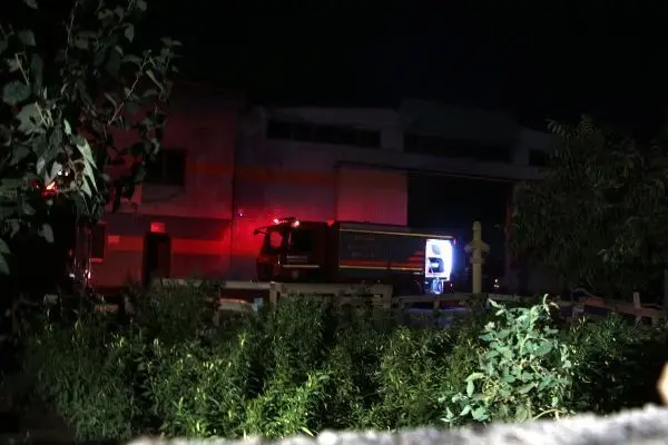 Adana'da tekstil fabrikasında çıkan yangın hasara neden oldu