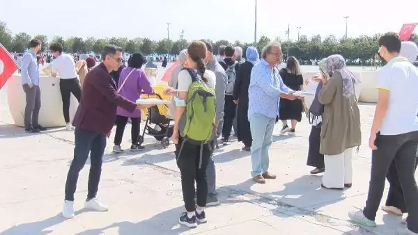 Aşı karşıtı mitinge katılanlardan ilginç açıklamalar
