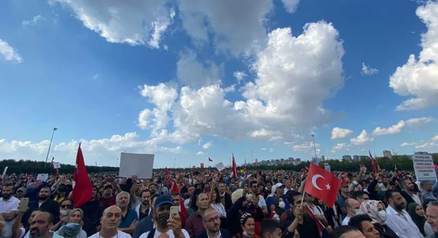 Aşı karşıtları İstanbul'da toplandı
