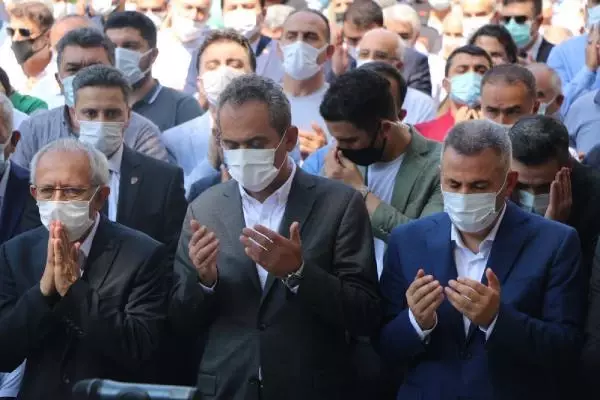 Milli Eğitim Bakanı Özer, Bakan Yardımcısı Bilgili'nin annesinin cenaze törenine katıldı