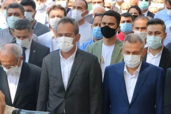 Milli Eğitim Bakanı Özer, Bakan Yardımcısı Bilgili'nin annesinin cenaze törenine katıldı