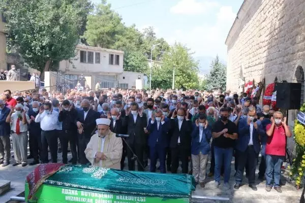 Milli Eğitim Bakanı Özer, Bakan Yardımcısı Bilgili'nin annesinin cenaze törenine katıldı