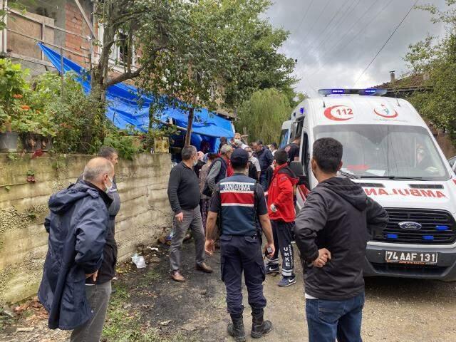 Bartın'da cenaze evinde balkon çöktü: 13 yaralı Bartın'da cenaze evinde balkon çöktü: 13 yaralı