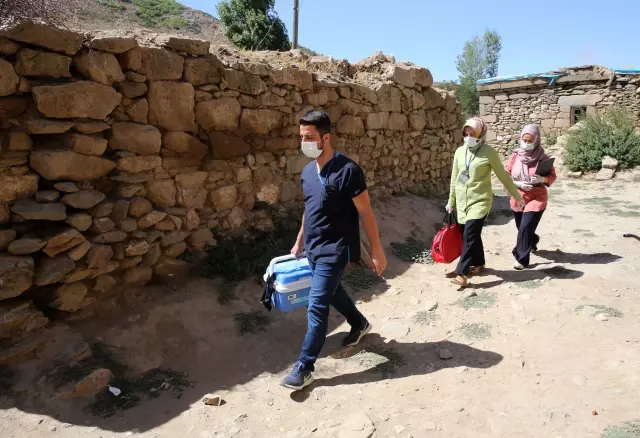 Bitlis'in risk haritasında mavi kategoriye geçmesi için sağlıkçılardan aşı seferberliği