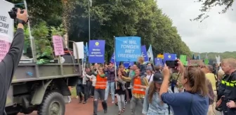 Hollanda'da etkinlik ve eğlence sektörünün tekrar açılması için Kovid-19 önlemleri protesto edildi