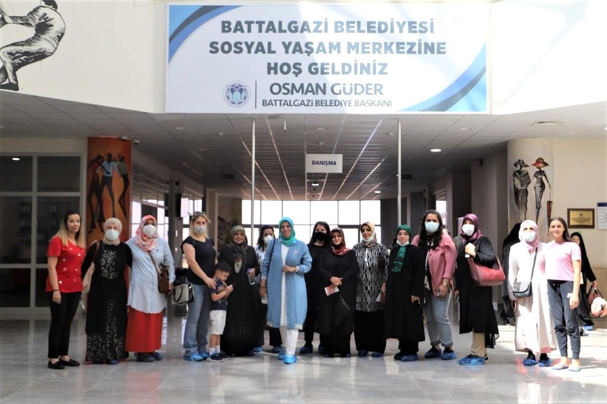 Kadın kursiyerlerin Battalgazi'de gezi mutluluğu