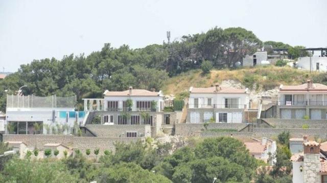 Mesut Özil ve Acun Ilıcalı'nın da villasının olduğu Alaçatı'daki lüks projenin kaçak kısımları yıkılacak