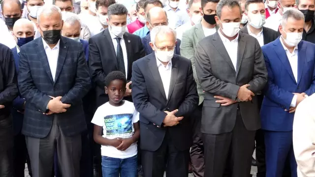 Milli Eğitim Bakanı Özer, Bakan Yardımcısı Bilgili'nin annesinin cenaze törenine katıldı