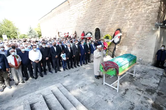 Milli Eğitim Bakanı Özer, Bakan Yardımcısı Bilgili'nin annesinin cenaze törenine katıldı