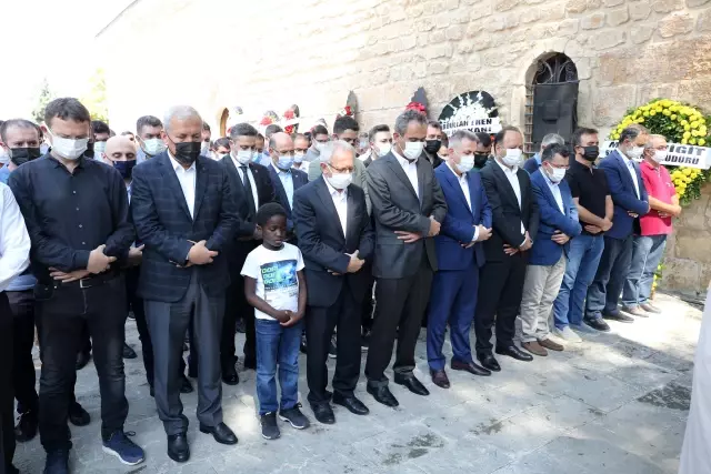 Milli Eğitim Bakanı Özer, Bakan Yardımcısı Bilgili'nin annesinin cenaze törenine katıldı