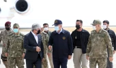 Milli Savunma Bakanı Akar, sınır hattı ve sınır ötesinde görevli birliklerin komutanlarıyla Suriye sınırının sıfır noktasında bir araya geldi.