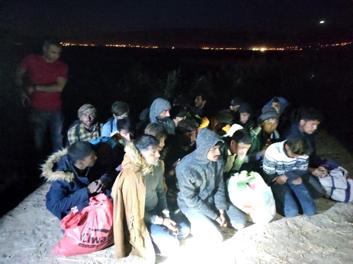 Muradiye'de 27 düzensiz göçmen yakalandı