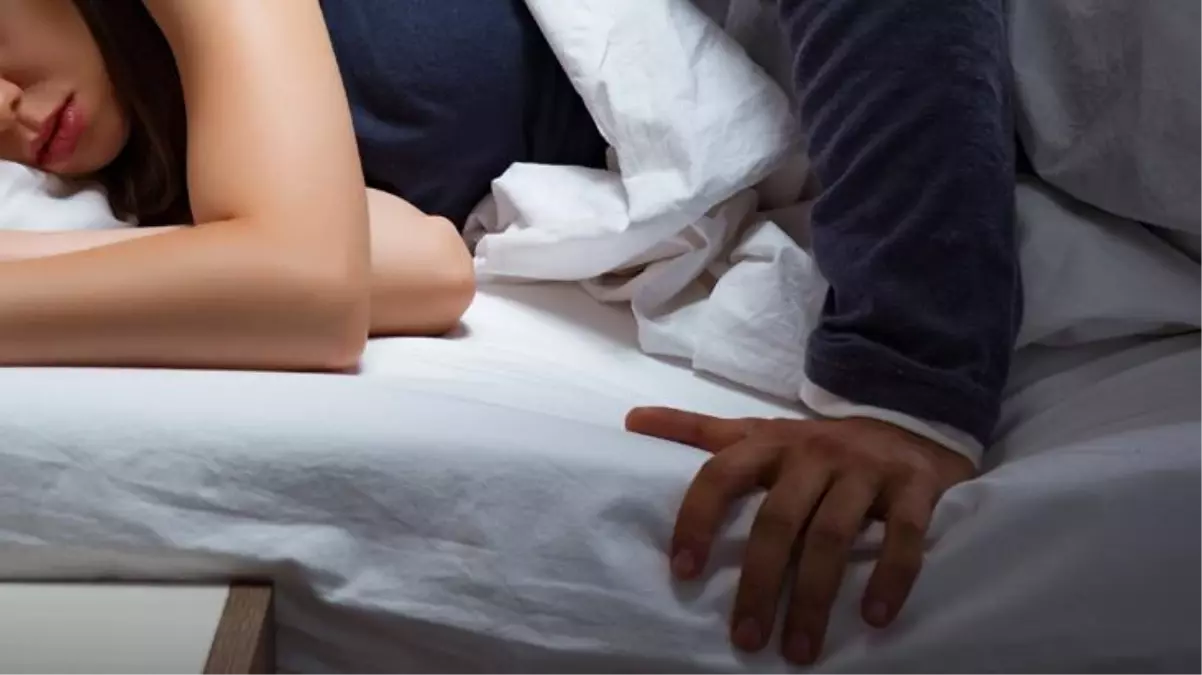 Otelde konaklayan kadın, uyuduğu sırada görevlinin odasına girip bacaklarına dokunarak kendisini tatmin ettiğini iddia etti