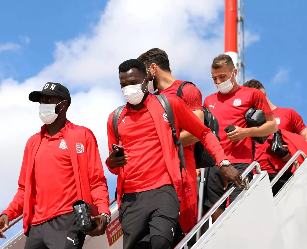 Sivasspor kafilesi İstanbul'a ulaştı