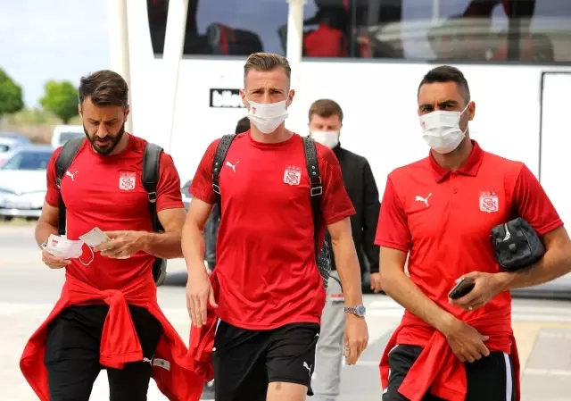 Sivasspor kafilesi İstanbul'a ulaştı