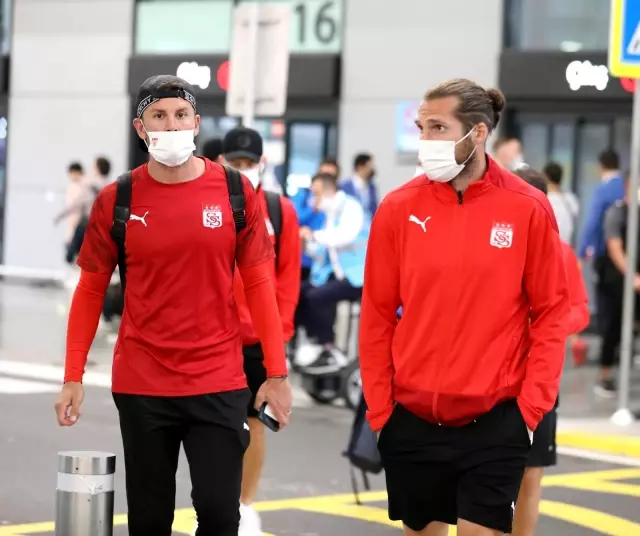 Sivasspor kafilesi İstanbul'a ulaştı