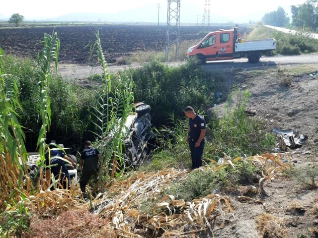 Adana'da iki otomobil çarpıştı: 3 yaralı