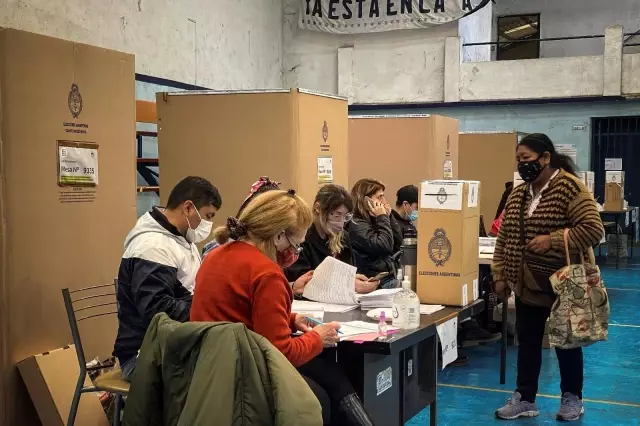 Arjantin'de halk, ön seçimler için sandık başında