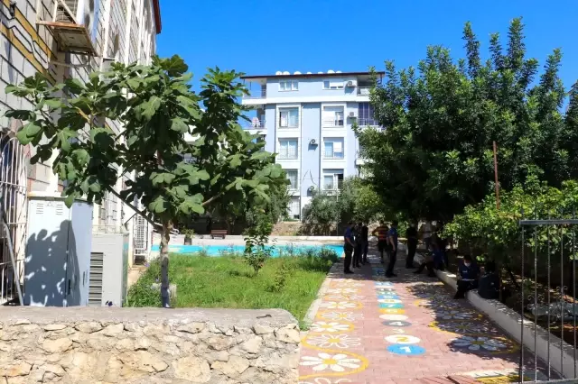 Cami bahçesinde ölen ağabeye son bakış