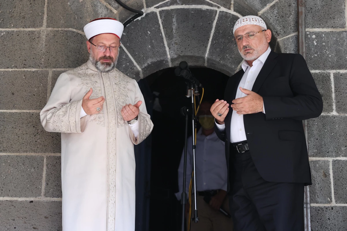 DİYARBAKIR - Diyanet İşleri Başkanı Ali Erbaş ve Hafiz Osman Şahin, Sur Ulu Cami'de çifte ezan okudu