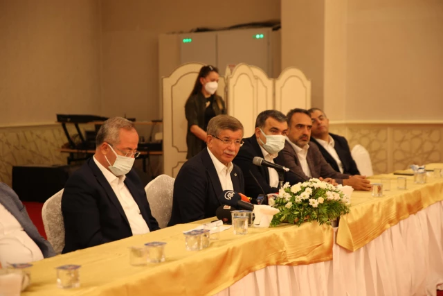 Gelecek Partisi Genel Başkanı Ahmet Davutoğlu, Diyarbakır'da temaslarda bulundu