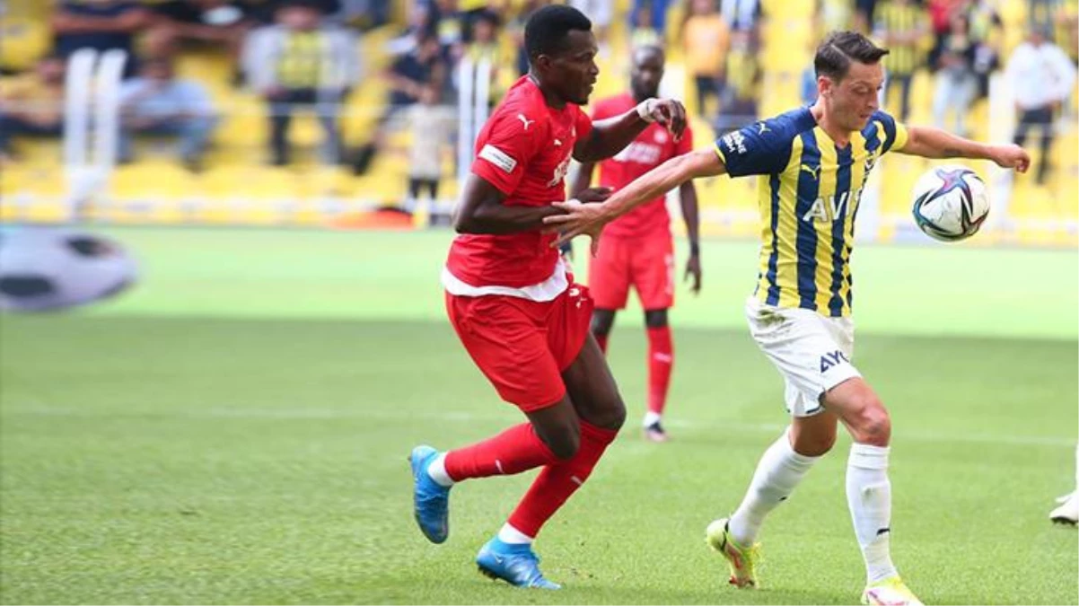 Kanarya, Kadıköy'de yara aldı! Muhteşem Lig'in 4. haftasında Fenerbahçe, alanında Sivasspor'la 1-1 berabere kaldı