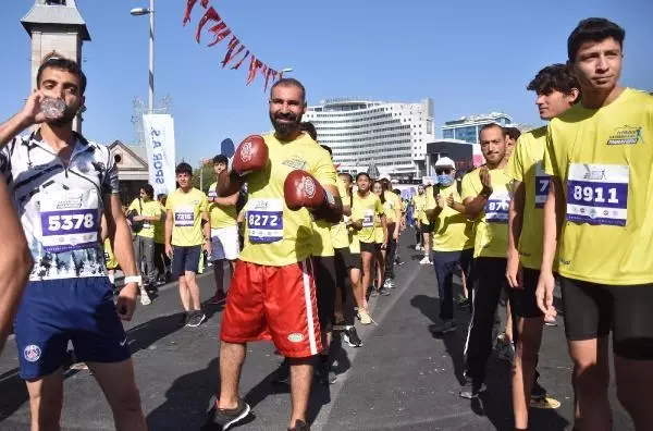 kayseri de yari maraton a yogun ilgi bebekleriyle katildilar