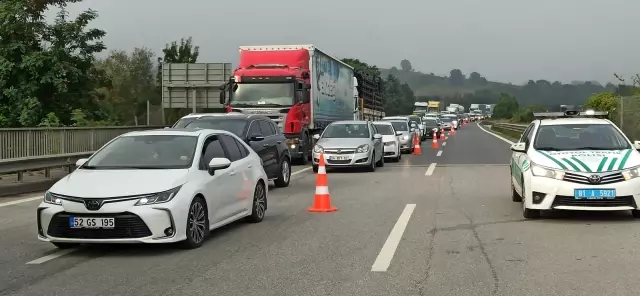 Kontrolden çıkan otomobil bariyerlere çarptı: 2 yaralı
