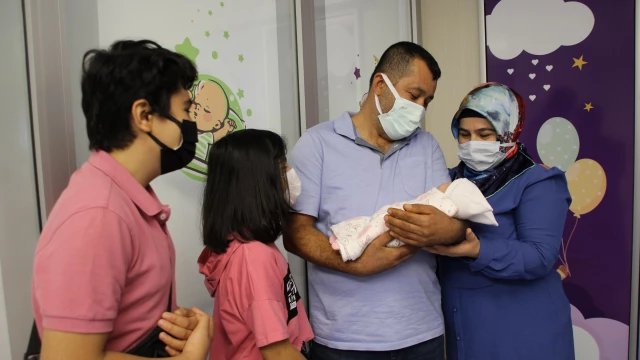Konya'da 570 gram doğan Ahsen Buğlem bebek hayata tutundu