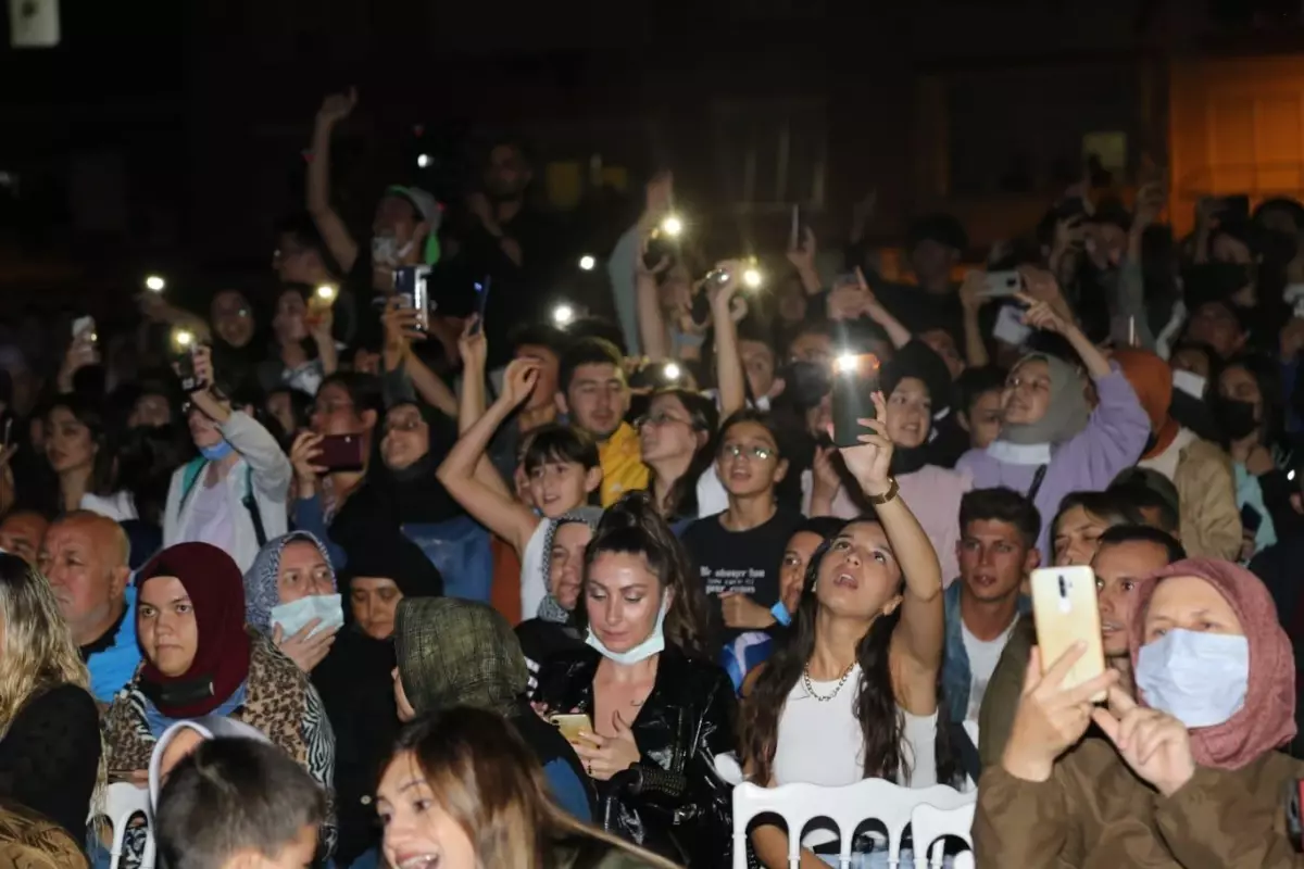Oğuzhan Koç, Bigadiç'te konser verdi