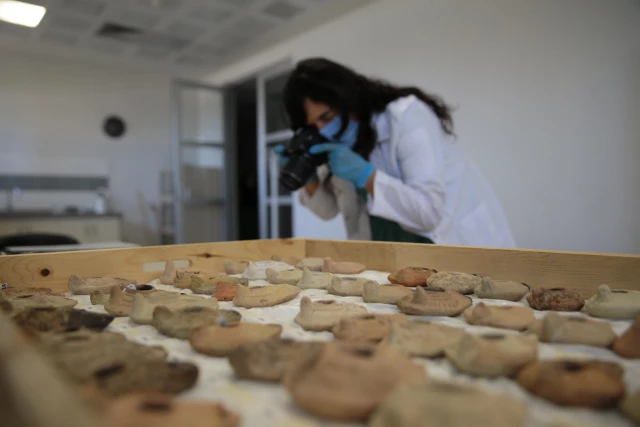 Şanlıurfa Arkeoloji Müzesi'ndeki eserler, titizlikle temizlenerek gelecek kuşaklara aktarılıyor
