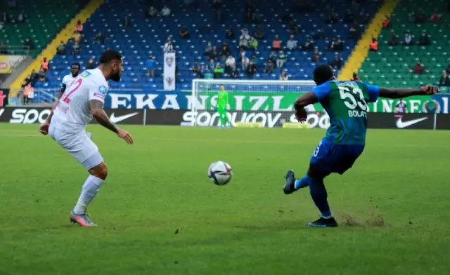 Süper Lig: Çaykur Rizespor: 0 - A. Hatayspor: 0 (İlk yarı)