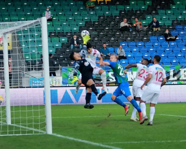 Süper Lig: Çaykur Rizespor: 0 - A. Hatayspor: 0 (İlk yarı)