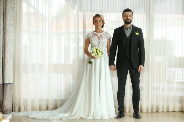 Mehmet Erdem'le evlenen ünlü oyuncu Vildan Atasever iki aylık hamile