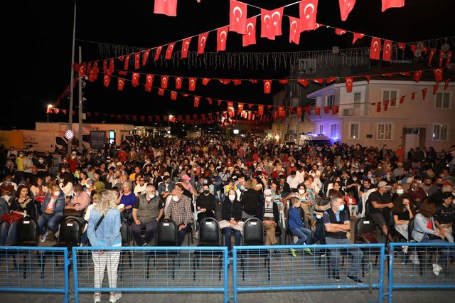 Genco Erkal, Kurtuluş Gününde Ahmed Arif şiirleriyle Mudanya'daydı