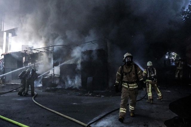istanbul da yatak fabrikasi alev alev yandi 12 14392566 o