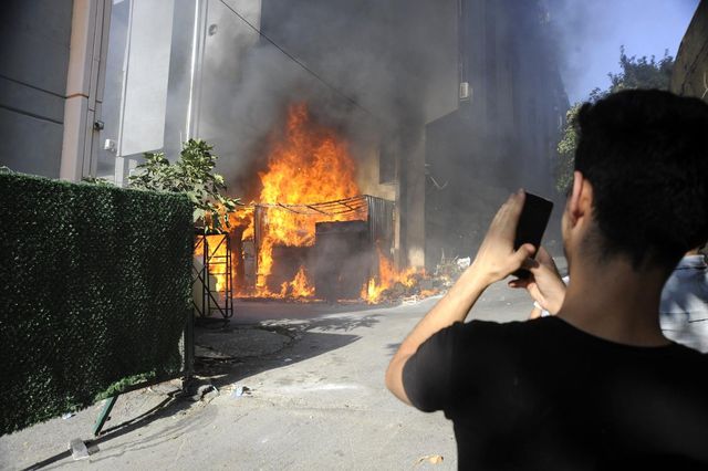 istanbul da yatak fabrikasi alev alev yandi 2 14392566 o