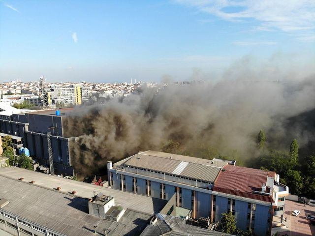 istanbul da yatak fabrikasi alev alev yandi 21 14392566 o