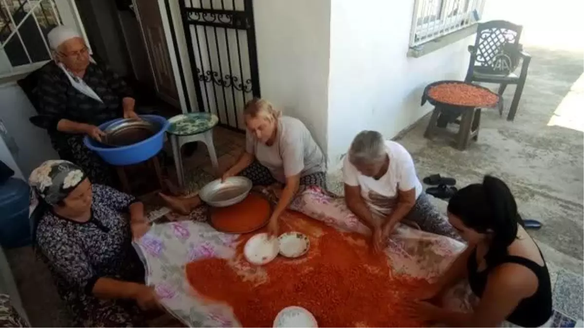 Kadınların imece usulü tarhana mesaisi başladı
