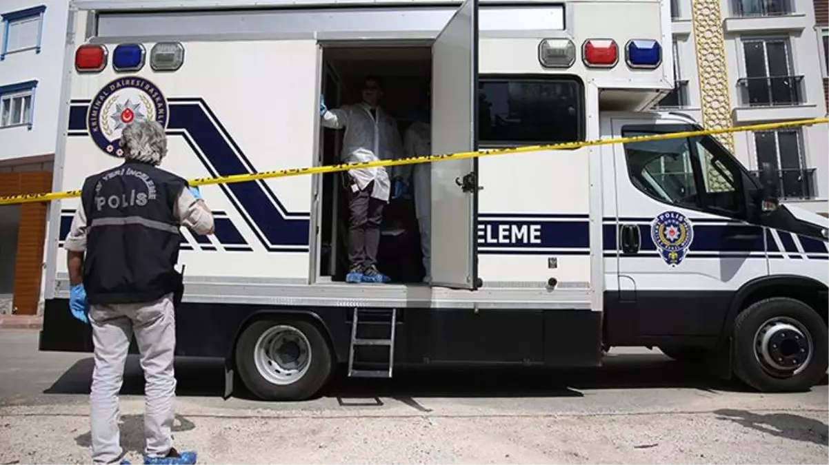 Kendi tırı ile başka tır arasında sıkışıp kalan şoför yaşamını yitirdi