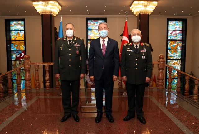 Son dakika haberleri: Ulusal Savunma Bakanı Akar, Azerbaycan Genelkurmay Lideri Veliyev'i kabul etti