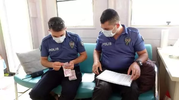 Poşet içinde bulduğu 50 bin lirayı polise teslim etti