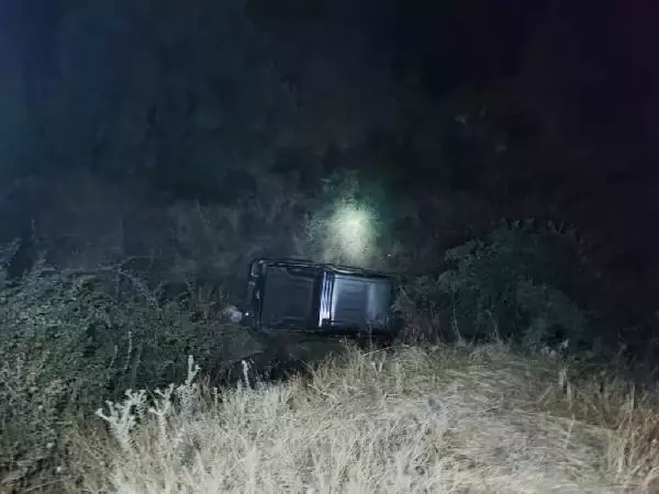 Son dakika haberi! 80 metrelik şarampole uçan pikabın sürücüsü hayatını kaybetti